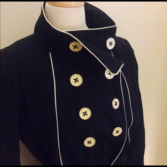 Jackets & Blazers - Tres Chic Trench Coat!